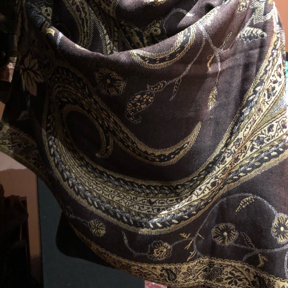 Vintage styled paisley pashmina shawl